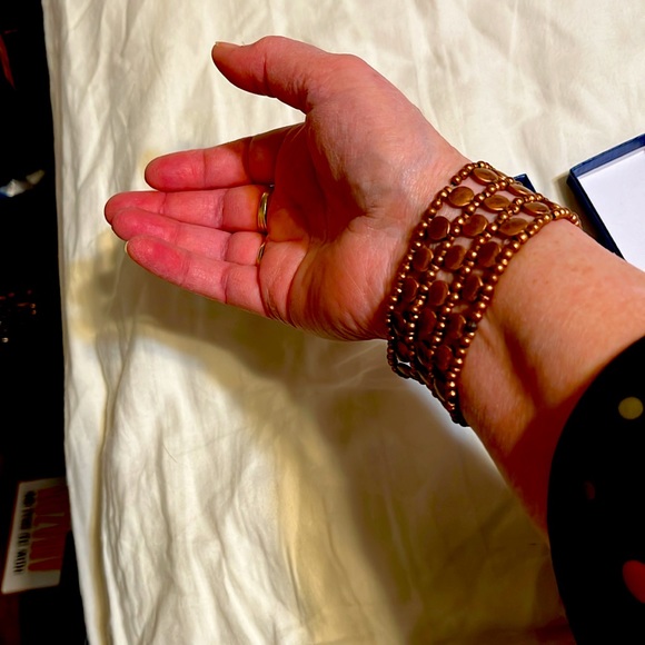 Vintage beautiful free layer, stretchy copper bracelet. Looks elegant on - Picture 5 of 6